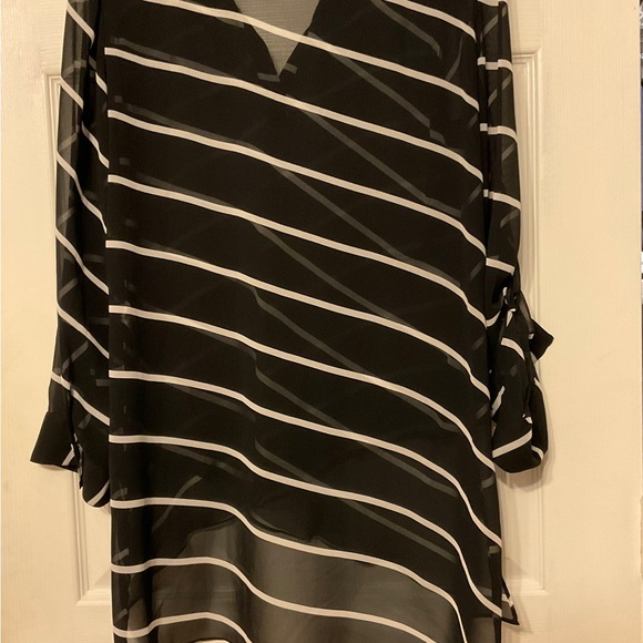 Chicos Tunic Striped sheer Top ,Great Condition Black & White. Chicos Size 1 =8 - Picture 2 of 6